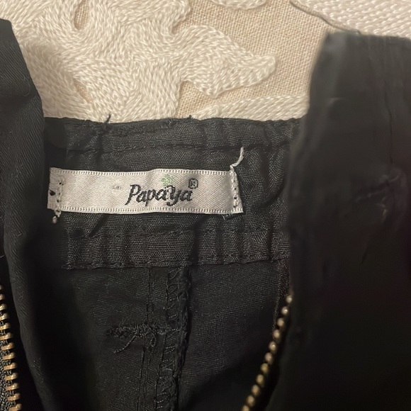 Navy blue shorts with hot pink belt. Papaya, size large. Never worn - Picture 2 of 3